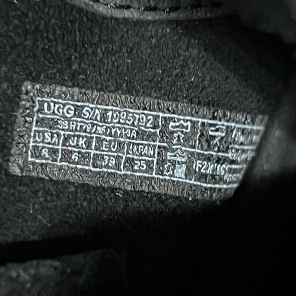 NWT UGG Black Elysian Block Heel Ankle Boot sz 8 - Picture 13 of 14